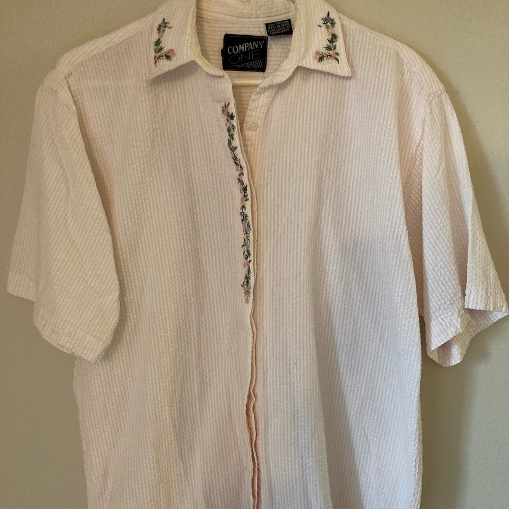 Vintage pink gingham short sleeve button up with floral details. Size L.